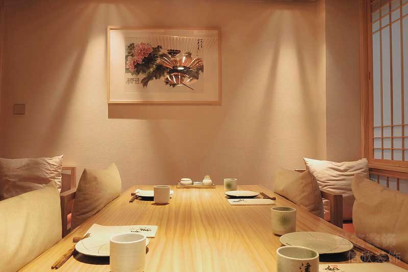 日式餐廳餐桌餐具實(shí)景圖