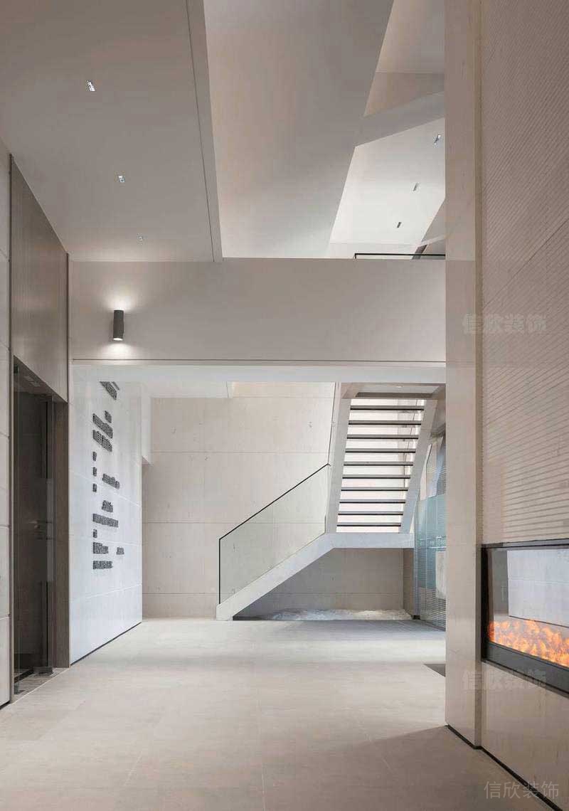 現(xiàn)代風格辦公空間白色調(diào)樓梯廳