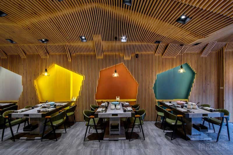 現代原木風格餐廳雅座用餐區(qū)