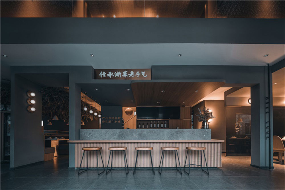 簡(jiǎn)約風(fēng)浙江特色菜連鎖餐廳深圳龍華店裝修設(shè)計(jì)吧臺(tái)用餐區(qū)