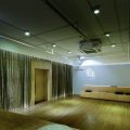 原木風(fēng)階梯過(guò)道教室裝修效果圖舞蹈教室工業(yè)簡(jiǎn)潔現(xiàn)代風(fēng)投影設(shè)計(jì)