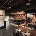深圳鹽田現(xiàn)代簡約風格火鍋店裝修設(shè)計大廳用餐區(qū)效果圖