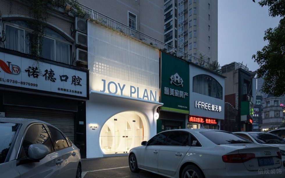 深圳市龍崗區(qū)橫崗joy Plan 女裝店裝修設計門廳2