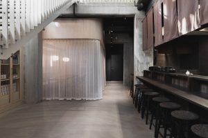 深圳寶安復(fù)古日式餐廳朦朧包廂裝修設(shè)計