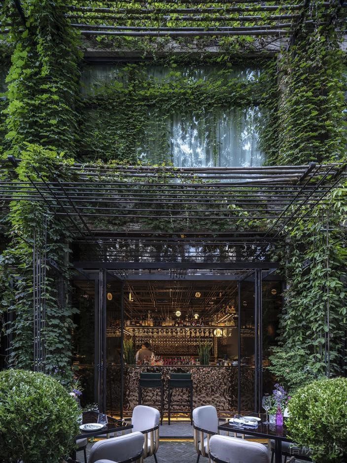 深圳南山工業(yè)風餐廳入口設(shè)計裝修