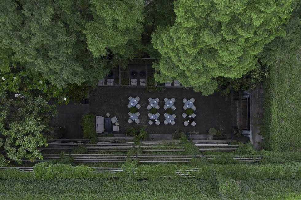 深圳南山工業(yè)風餐廳外擺區(qū)鳥瞰視角設(shè)計裝修