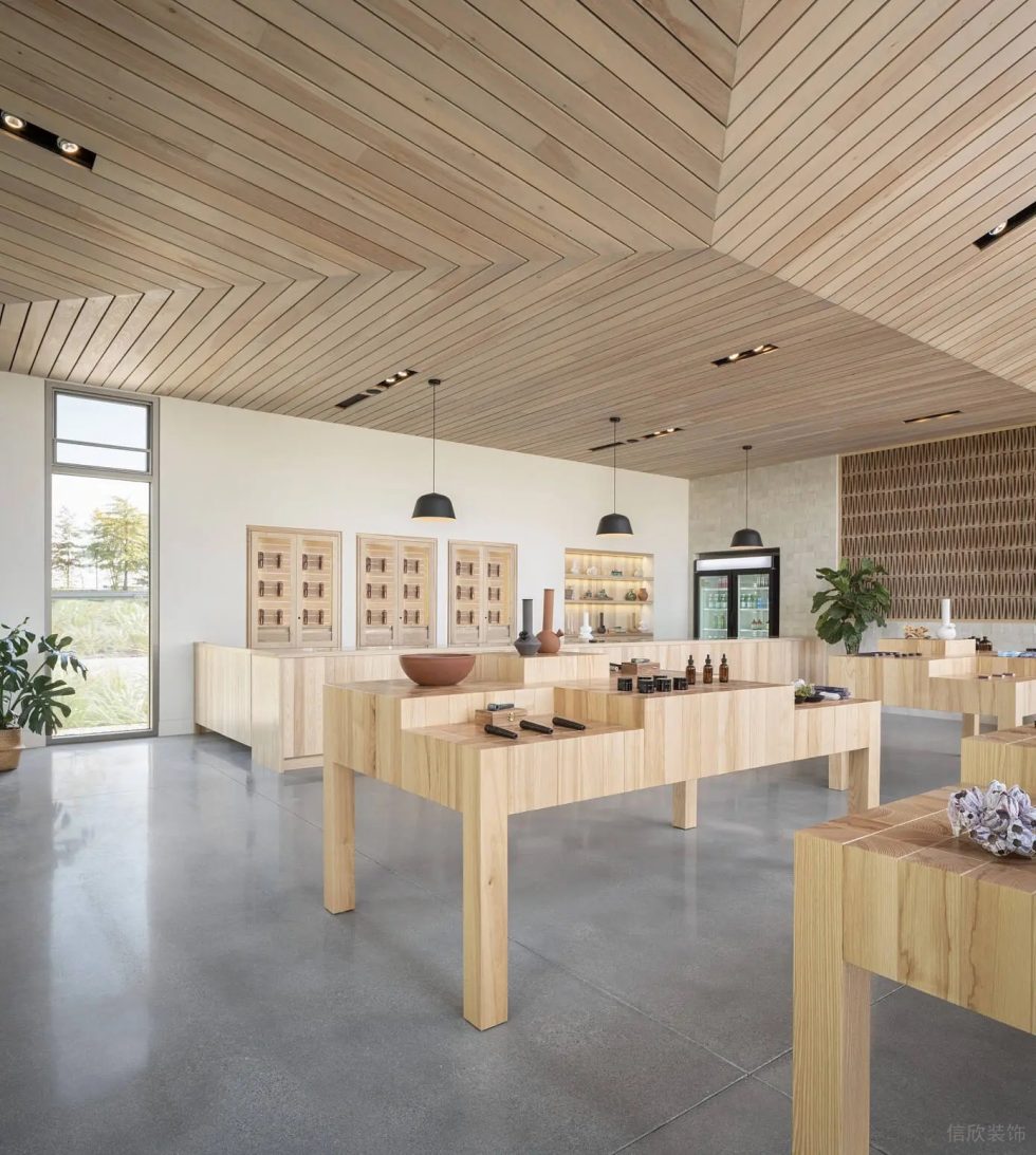 深圳市福田區華強海藻旗艦緬因州品牌 Seaweed Co. 的旗艦店裝修設計 原木風展臺