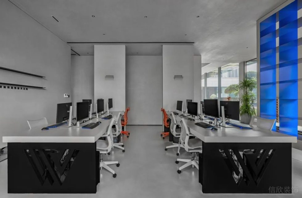 深圳福田喜年中心極簡(jiǎn)黑白灰風(fēng)格辦公室裝修案例工作區(qū)效果圖