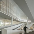 現代藝術建筑項目展廳裝修方案 白色樓梯