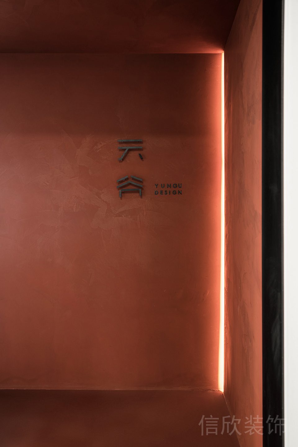紅白色現(xiàn)代風(fēng)辦公空間入口紅色墻面裝修設(shè)計