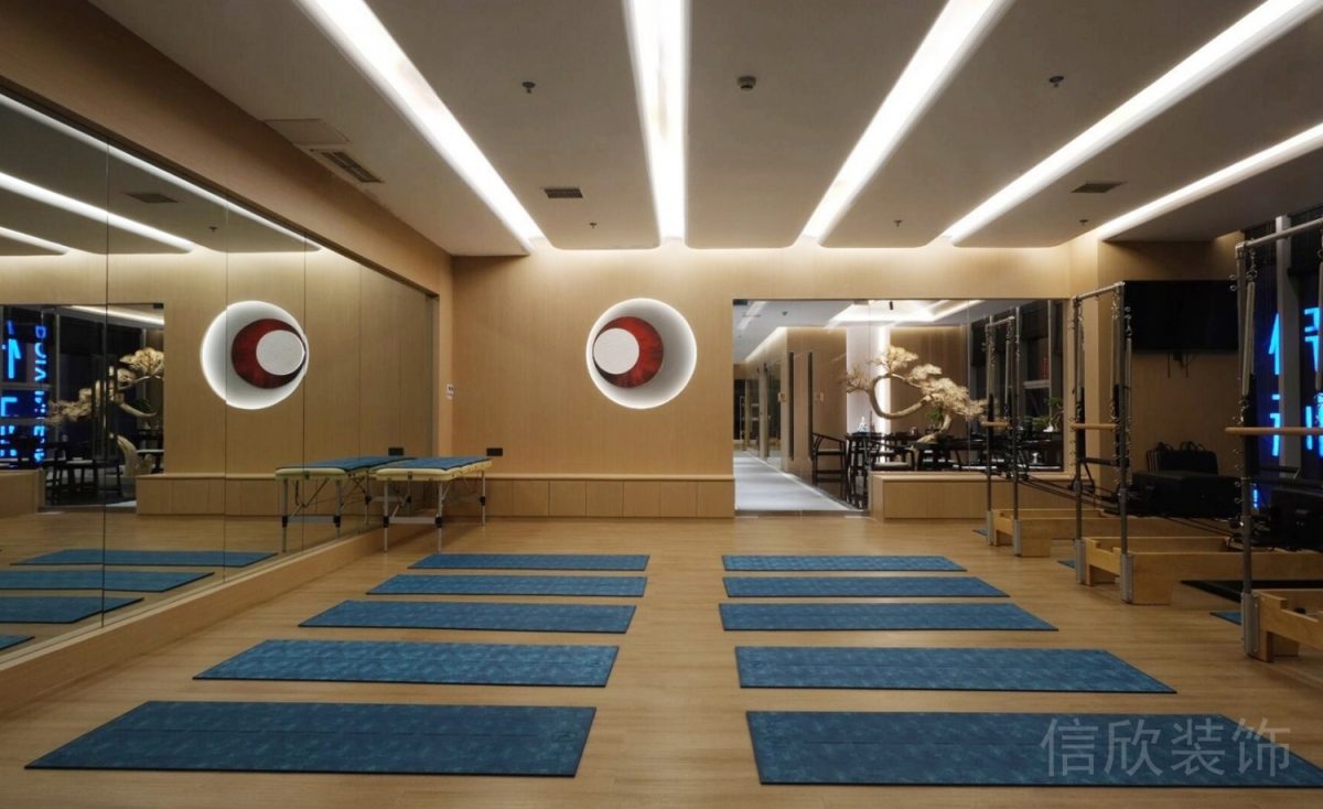 瑜伽機構(gòu)原木風設(shè)計教室鏤空天花led設(shè)計圖